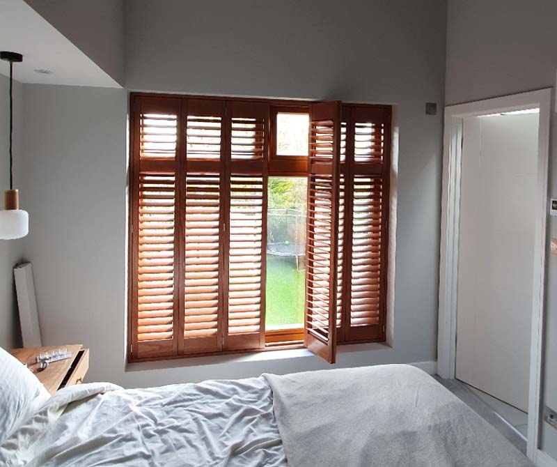 Hardwood Shutter With T Posts
